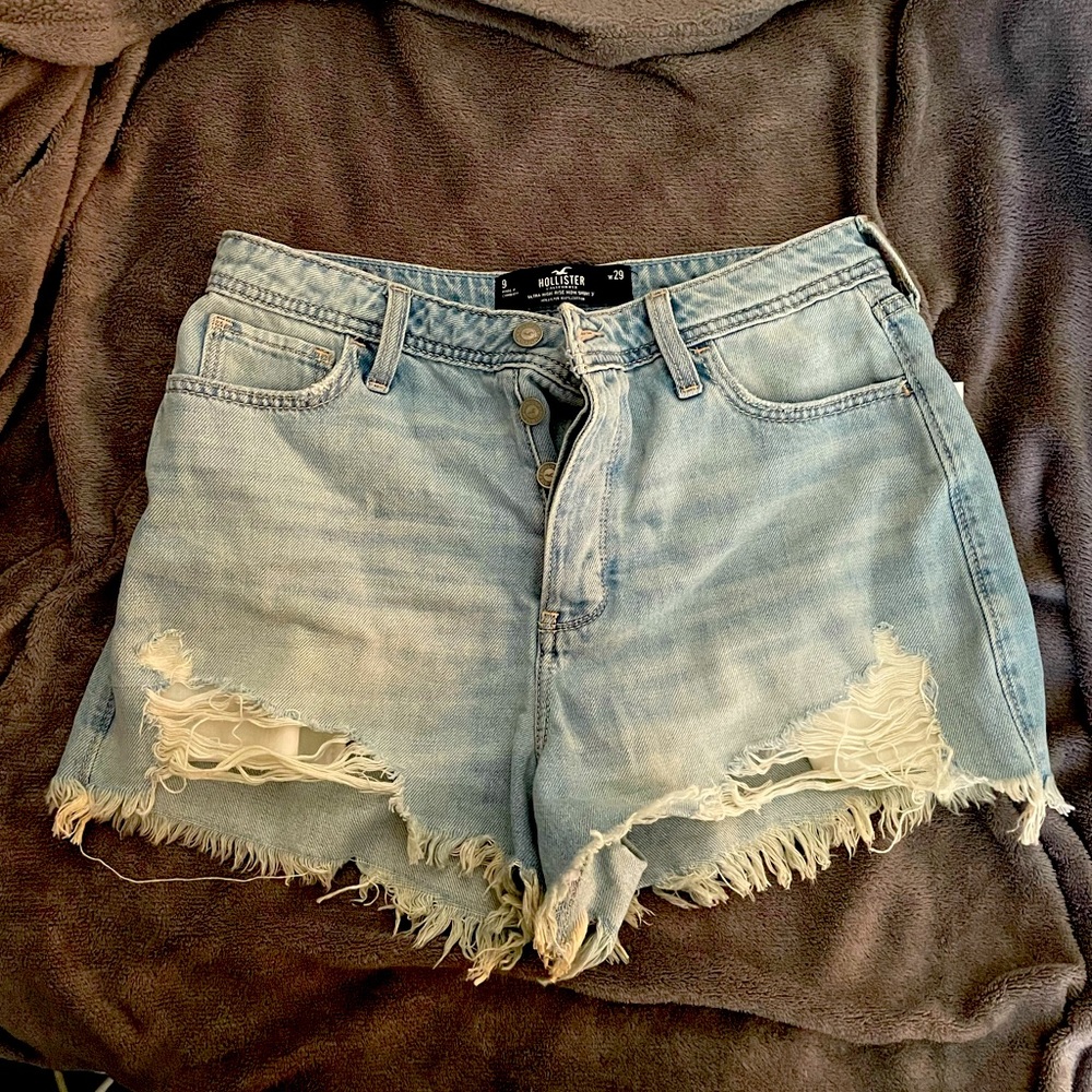 Hollister Ultra High Rise Button Fly 3” distressed mom shorts.
